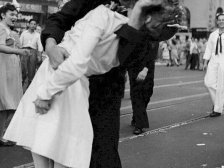 WAR S END KISS ~ AUGUST 14 1945 VJ DAY 24x36 POSTER Sailor Nurse New York City on Sale